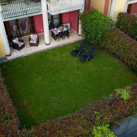 Oleandro Apartment - Featuring A Private Garden And Access To 5 Pools ديسينسانو ديل غاردا المظهر الخارجي الصورة