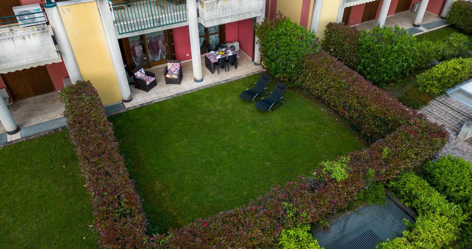 Oleandro Apartment - Featuring A Private Garden And Access To 5 Pools ديسينسانو ديل غاردا المظهر الخارجي الصورة