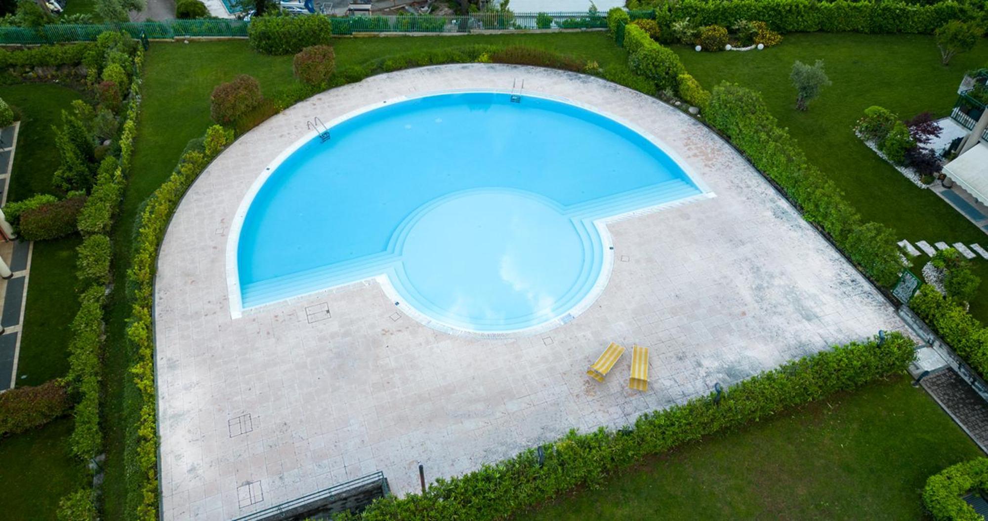 Oleandro Apartment - Featuring A Private Garden And Access To 5 Pools ديسينسانو ديل غاردا المظهر الخارجي الصورة